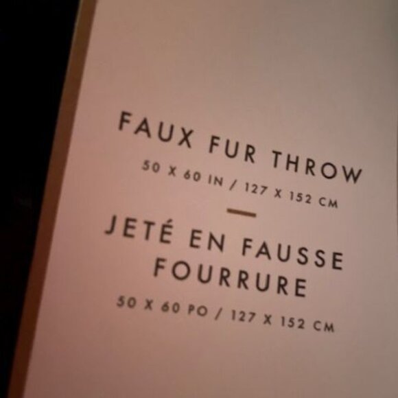 NWT Navy Indigo Faux Fur Throw - Picture 4 of 5